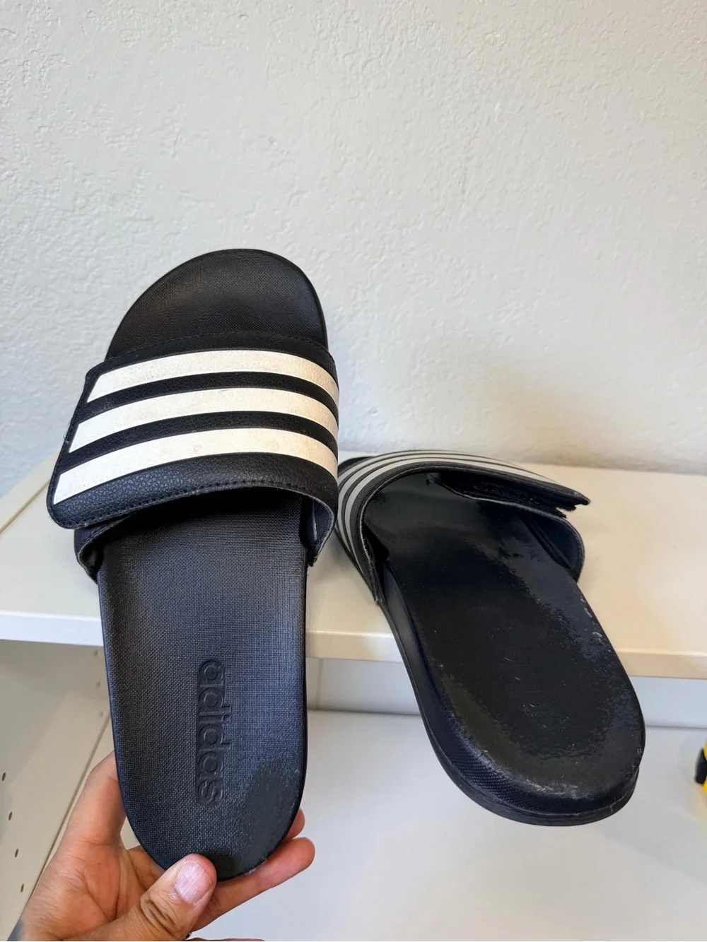 Adidas Adilette Comfort Slides – Men’s US Size 8 (Black/White)